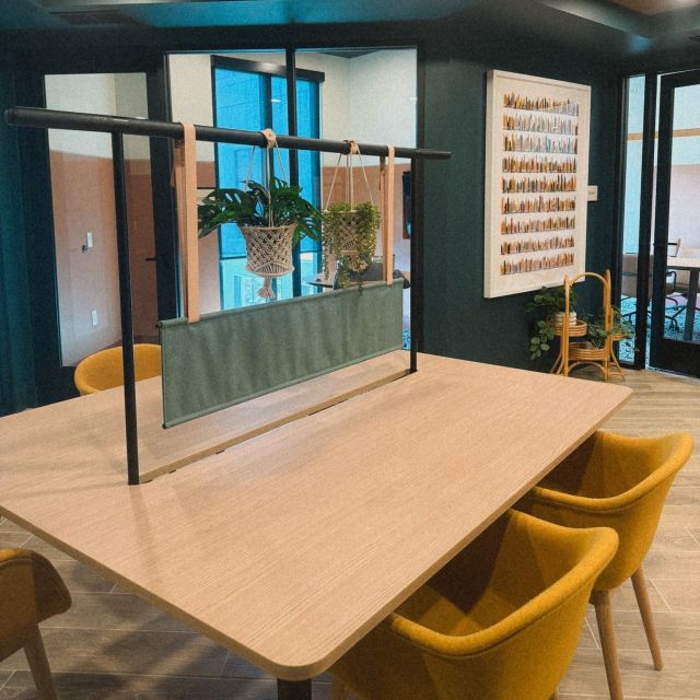 Find your perfect study balance: our study room adapts to your needs, whether you’re flying solo or collaborating with a group. Shape your future while staying grounded in the present 📖